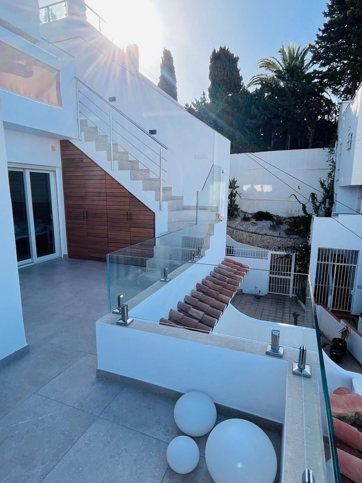Apartment A2405 Modern 2 Bed 2 Bath Penthouse Burriana